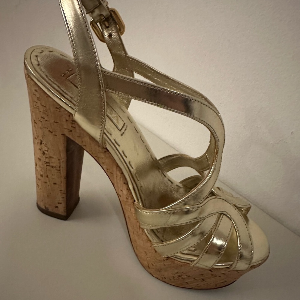Prada Gold Platform Sandals with Strappy Design - Picture 4 of 4